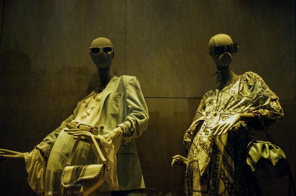 Éclat Naturel : Secrets et Astuces pour un Teint Radieux grâce à un Maquillage Saine